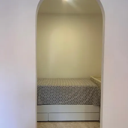 아파트 Seabreeze Carihuela Sea View Apartment With Terrace Near The Beach 토레몰리노스